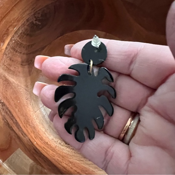 Emerald Green Palm Earrings Palm Leaf Fashion Earrings - Picture 4 of 5